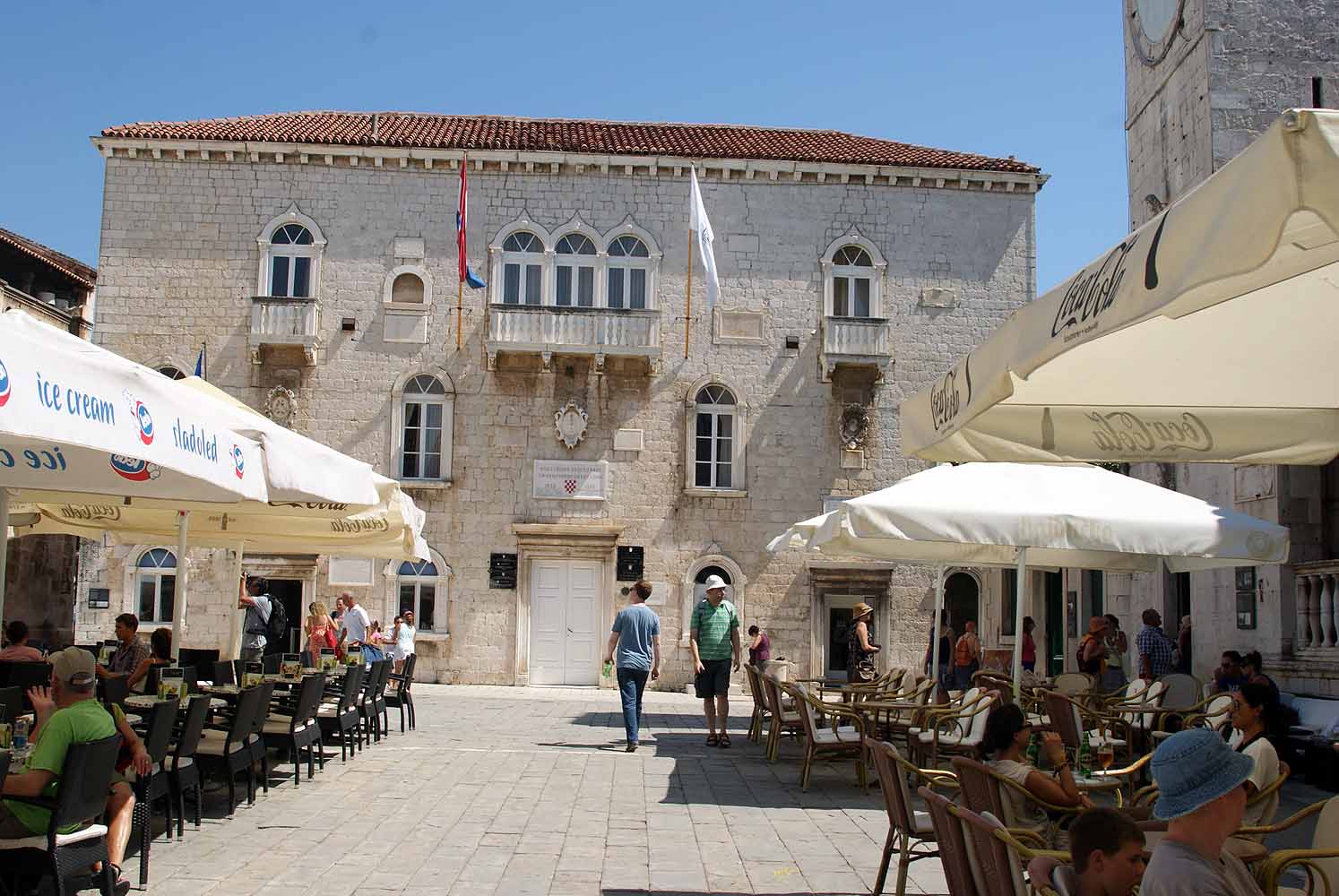 Platz in Trogir, Kroatien