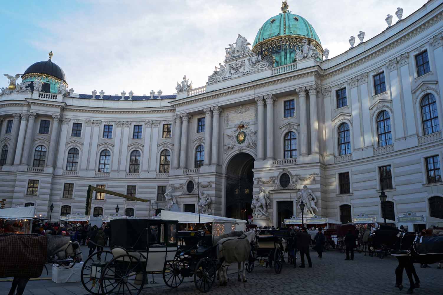 Hofburg in Wien zur Weihnachtszeit