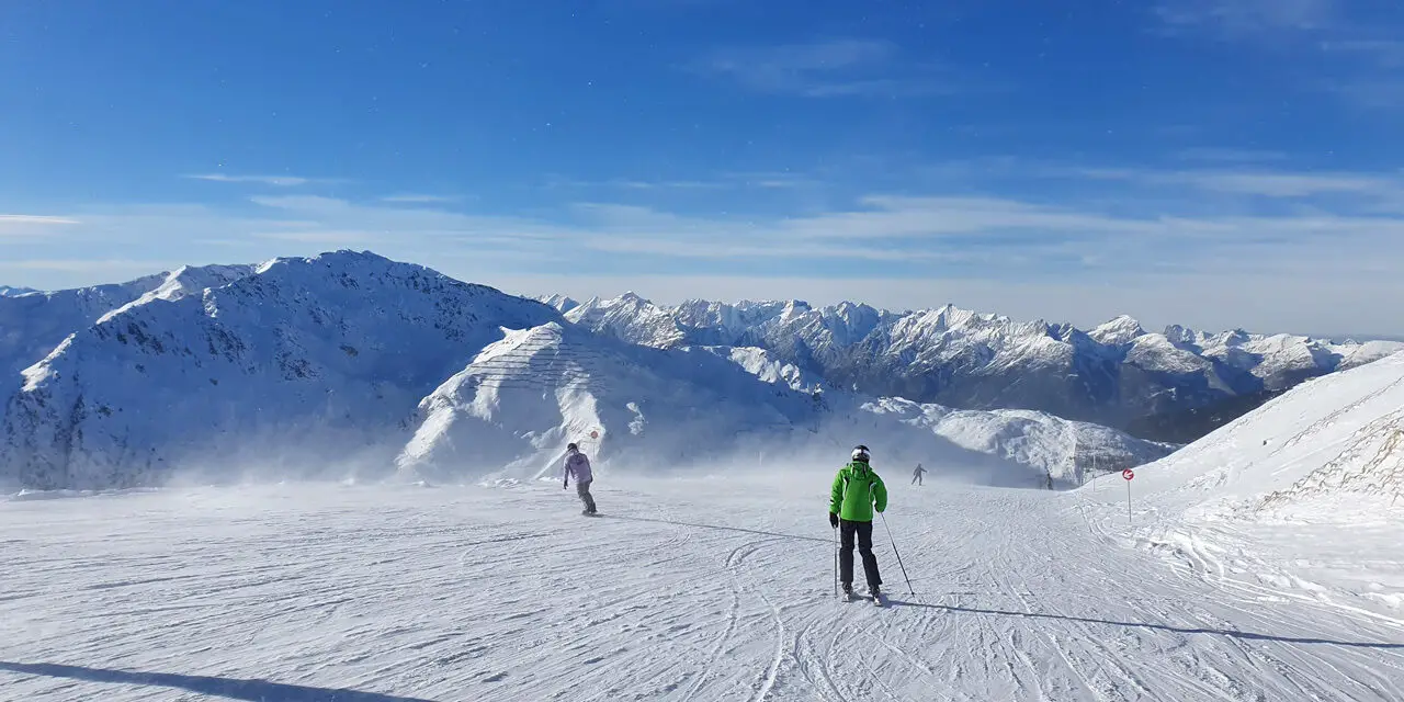 Packliste Skiurlaub & die richtige Skiausrüstung für Kinder