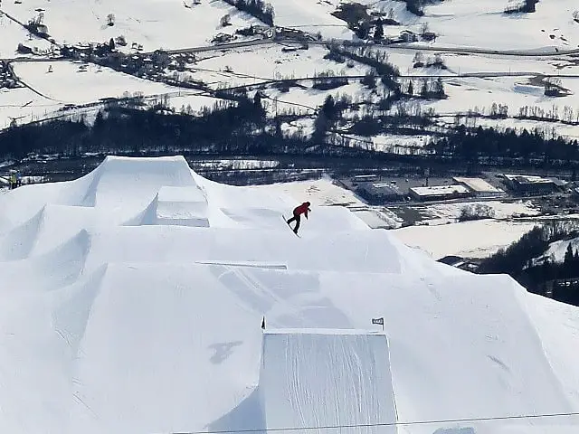 Freestyle im Laax Skigebiet in der Schweiz