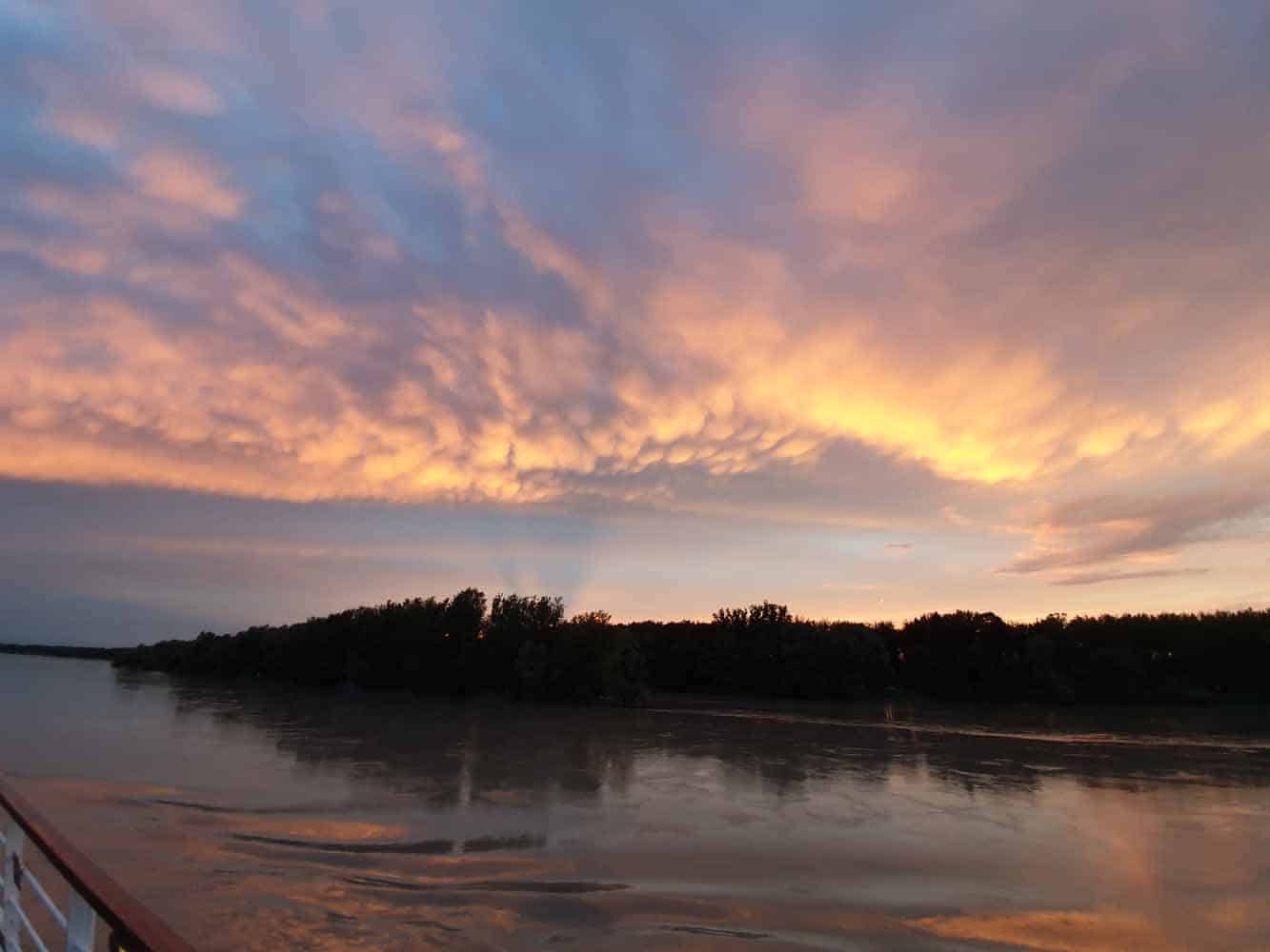Donau Flusskreuzfahrt Sonnenuntergang