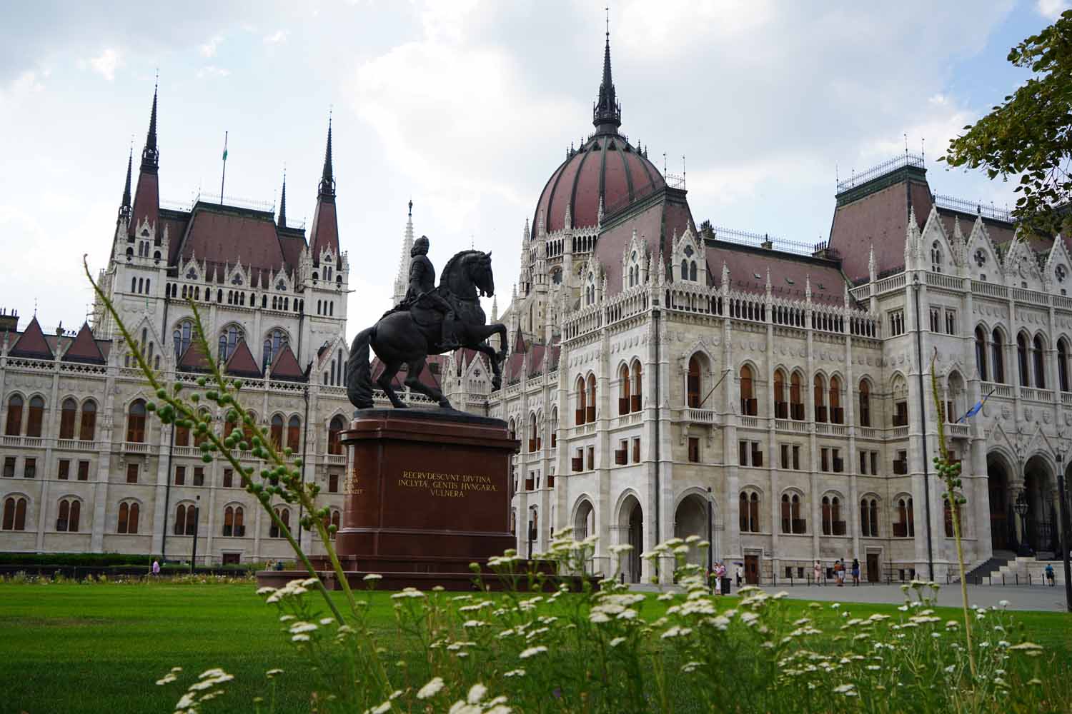 Rückseite Parlament Budapest