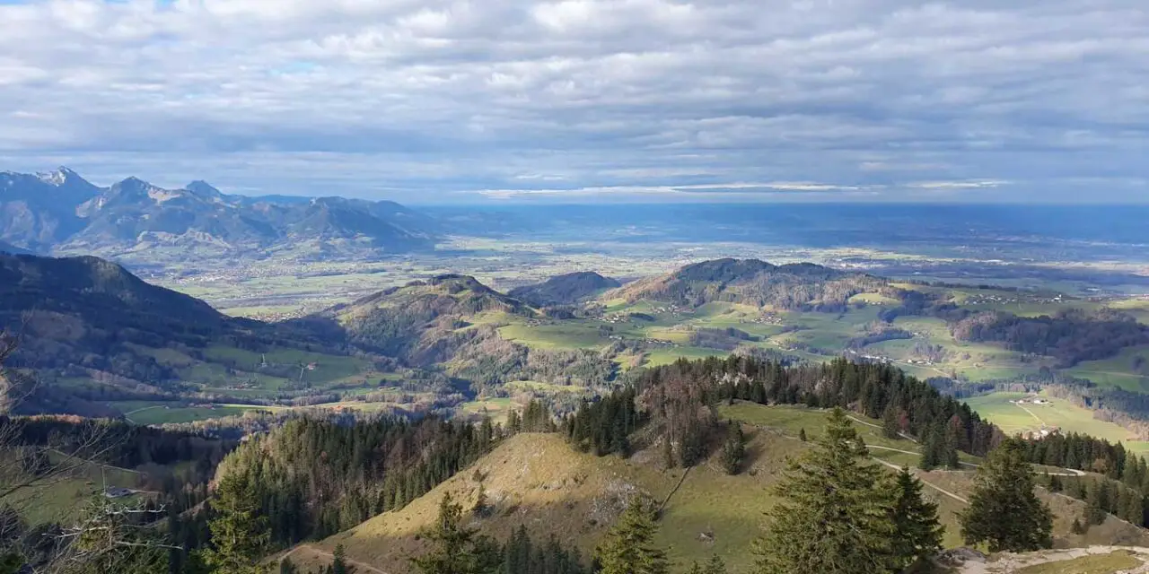 Hochries Wanderung – schöne Tour für Sommer und Winter im Chiemgau mit traumhaftem Rundumblick
