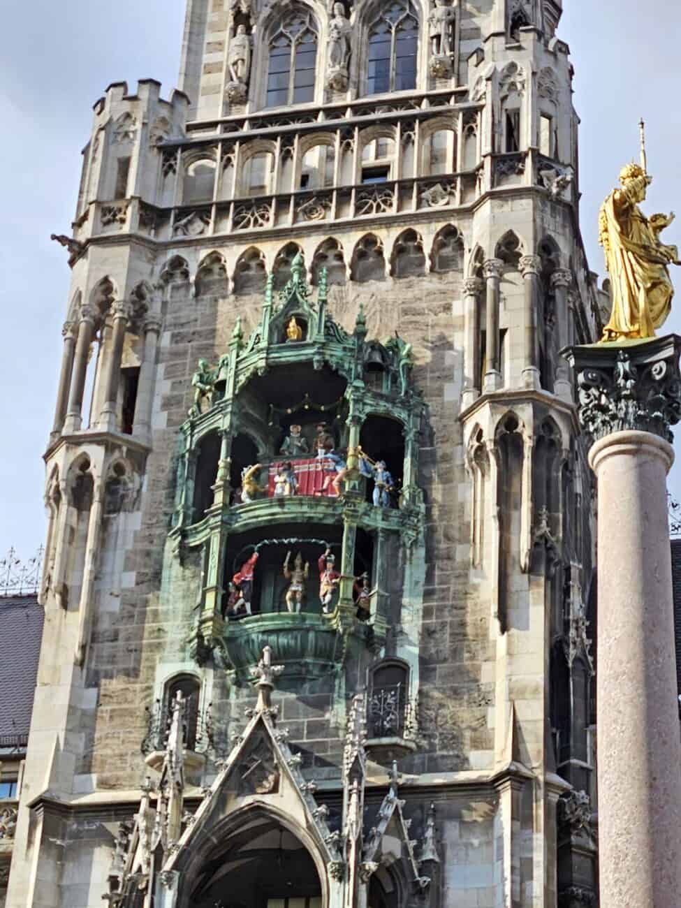 Das Glockenspiel am Neuen Rathaus ist in Highlight in München