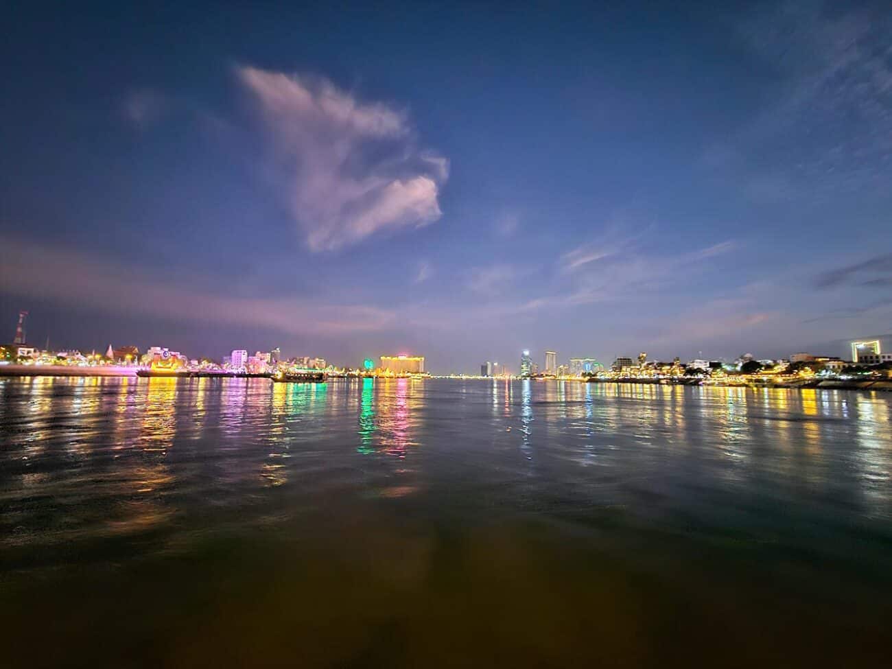 Phnom Penh bei Nacht