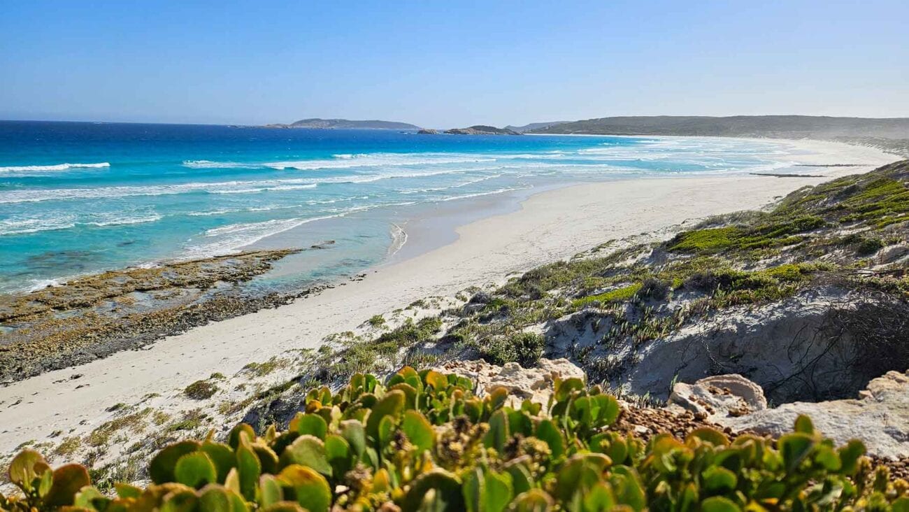 "Ten Mile Lagoon Beach bei Esperance – weißer Sandstrand mit türkisfarbenem Wasser entlang des Great Ocean Drive