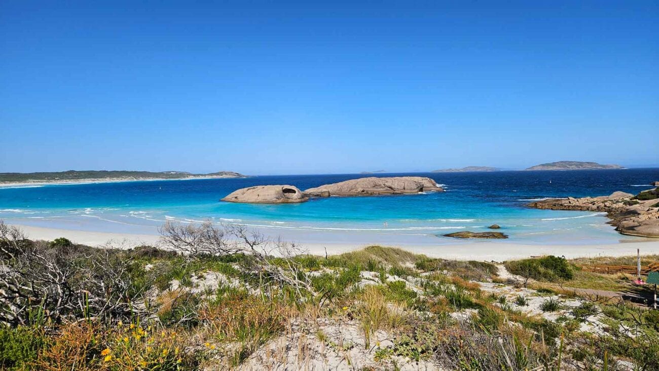 Twilight Beach am Esperance Great Ocean Drive – weißer Sandstrand mit markanten Granitfelsen im türkisfarbenen Wasser