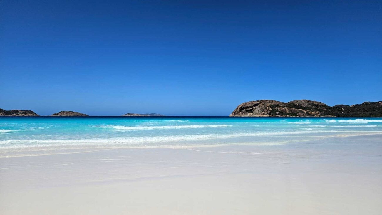 Lucky Bay im Cape Le Grand Nationalpark mit weißem Sand und türkisblauem Meer – Esperance Australien