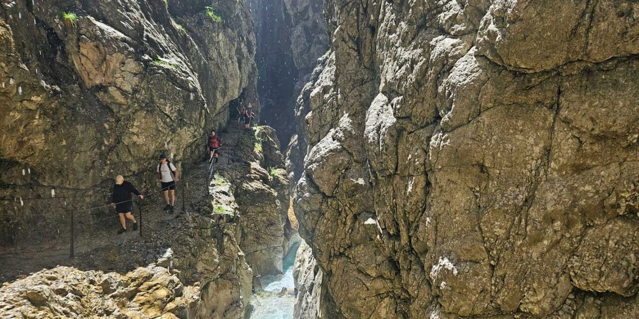 Höllentalklamm Grainau – wilde Klammwanderung zwischen Wasser, Fels und Zugspitzblick<br>