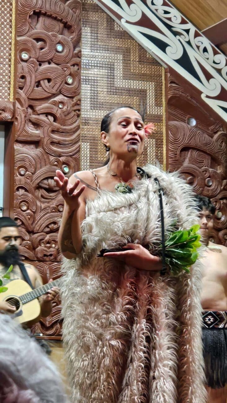 Māori-Kulturshow mit traditionellem Haka in Rotorua
