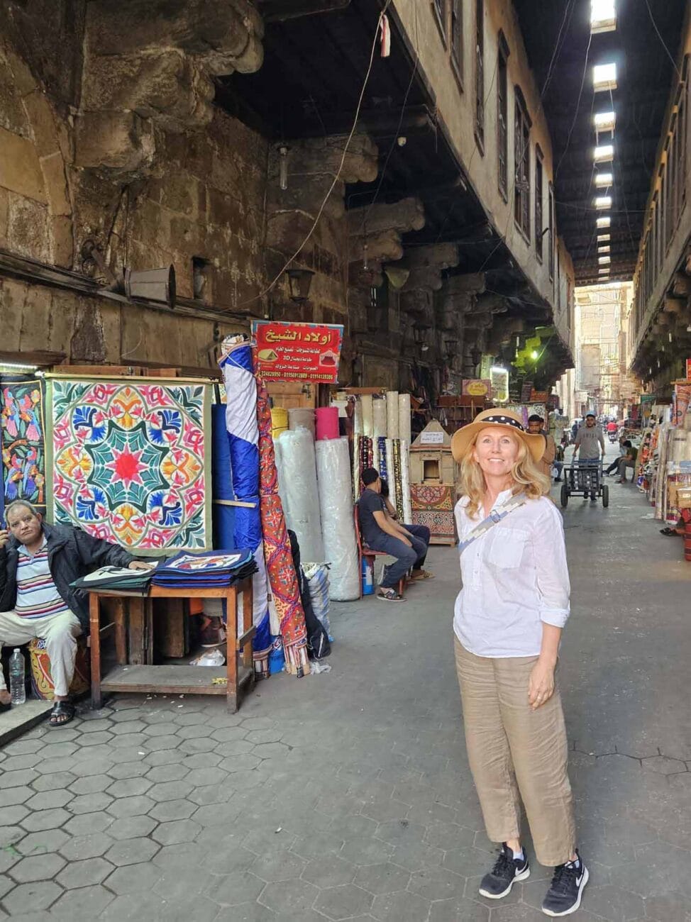Reisebloggerin Sabine im Zeltmacher-Souk von Kairo
