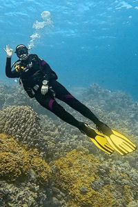 Autorin Sabine von ReiseSpatz beim Tauchen