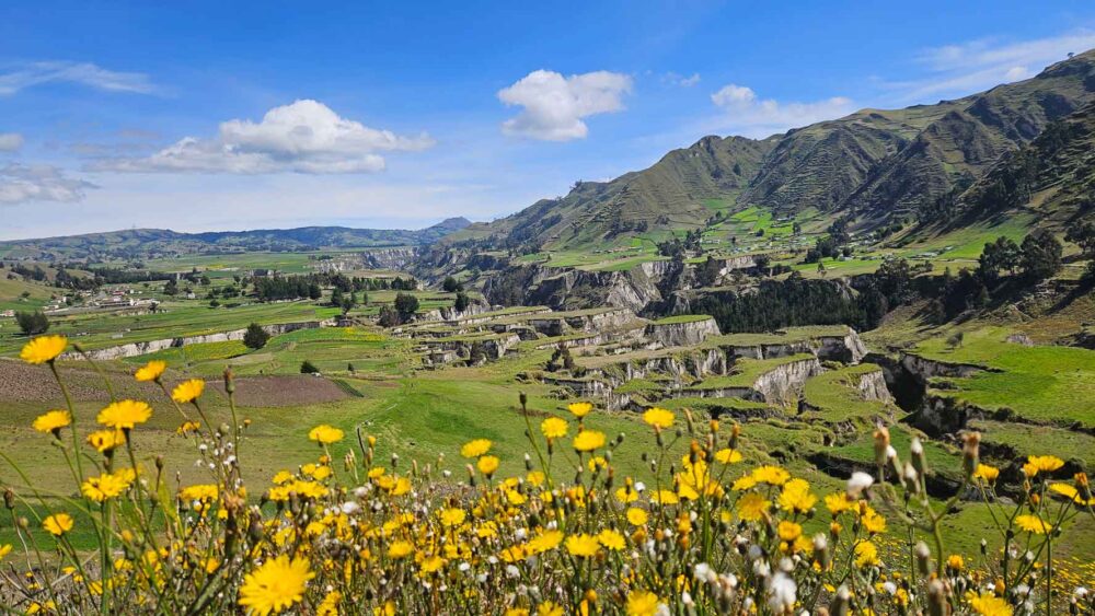 Weite Andenlandschaft im ecuadorianischen Hochland