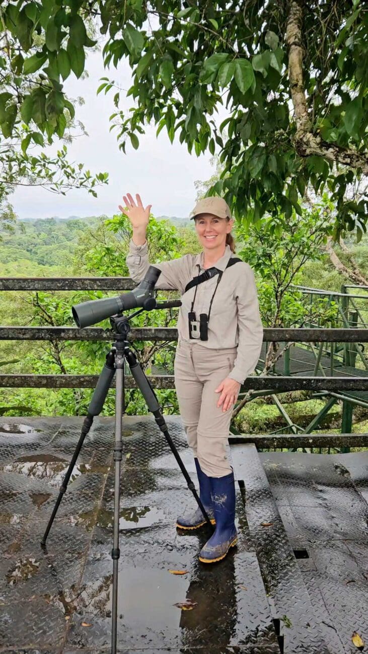 Aussichtsturm der Sani Lodge im Amazonas von Ecuador