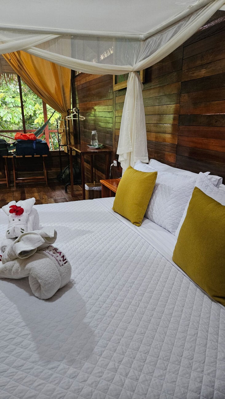 Bungalow der Sani Lodge im Amazonas von innen