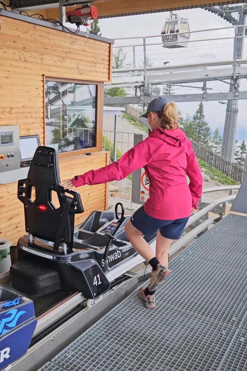Bloggerin Sabine bei der Schienenrodelbahn Elfercoaster bei Neustift im Stubaital