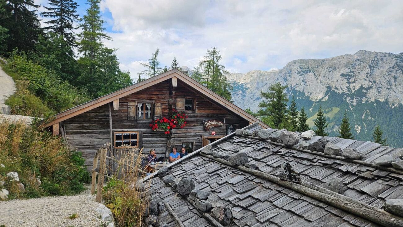 Schärtenalm auf dem Weg zur Blaueishütte mit Bergpanorama im Hintergrund